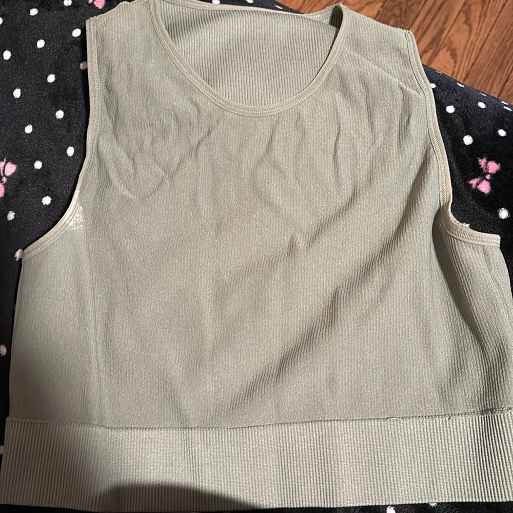 Crop top